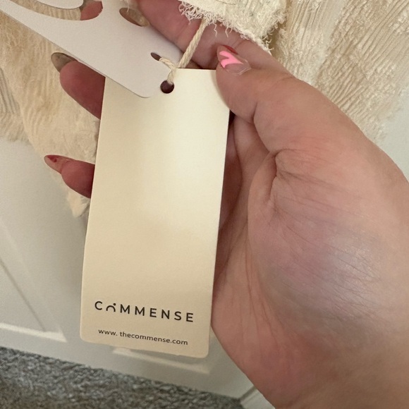 NWT Commence Cream Textured Floral Button-Down Flare Sleeve Top - Picture 4 of 8